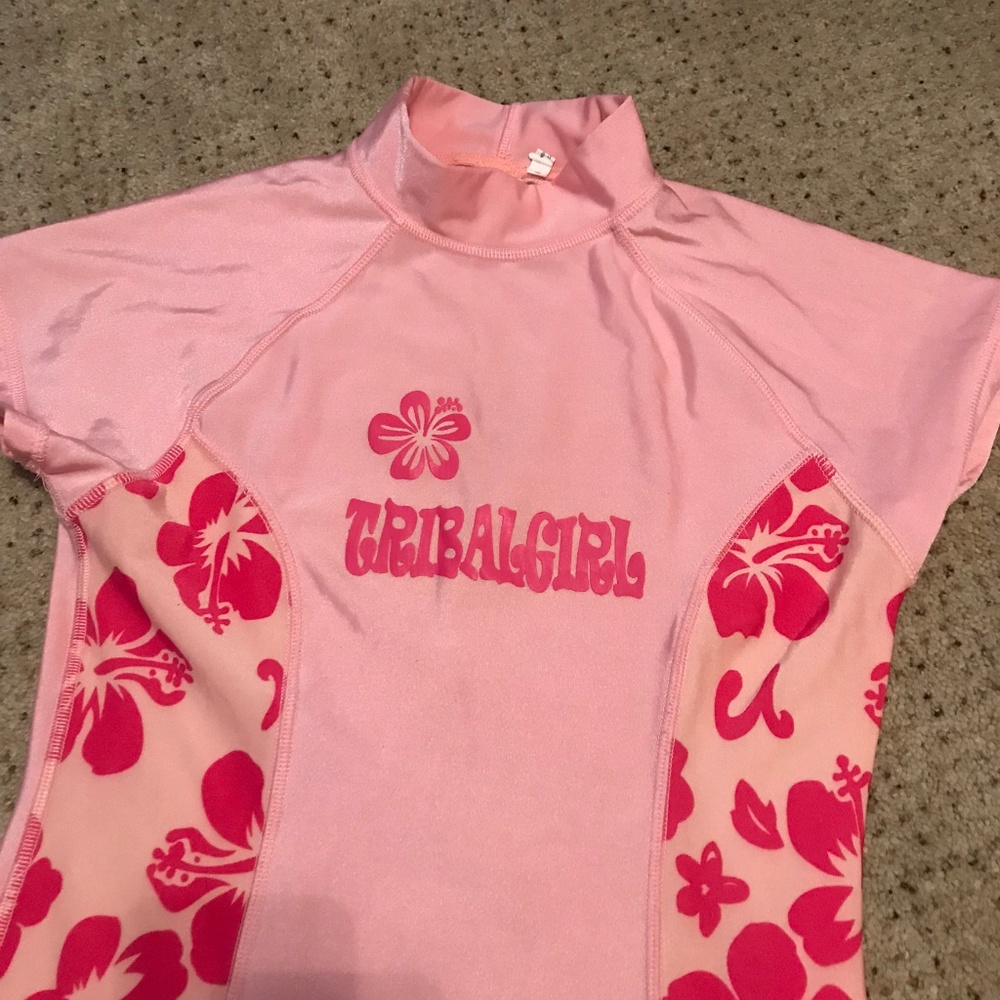 Tribalgirl Fitted Rashguard - Picture 3 of 4